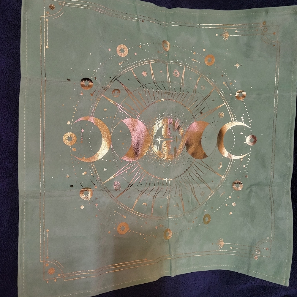 Tamed Wild alter cloth
